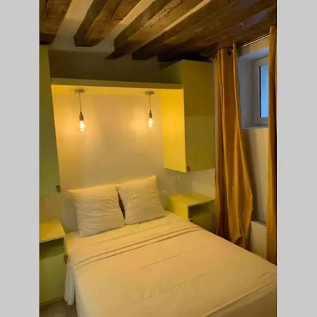 Appartamento Charming Saint Germain Pres Rue De Ciseaux Parigi