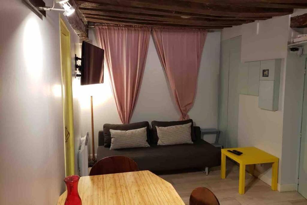Appartamento Charming Saint Germain Pres Rue De Ciseaux Parigi